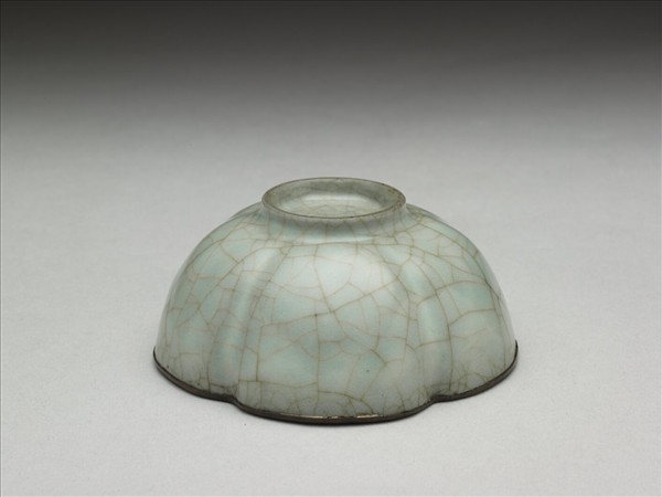 龍泉窯 青瓷梅花式盞