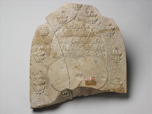 石雕尊像殘背光