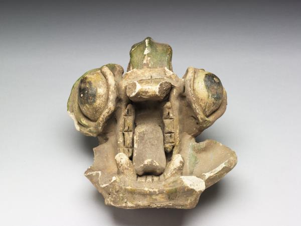 綠彩殘獸頭建築構件