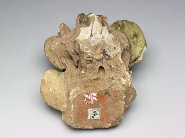 綠彩殘獸頭建築構件