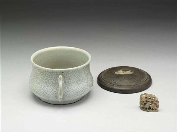 元 月白青瓷魚耳爐