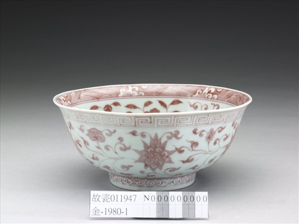 釉裡紅四季花卉紋碗