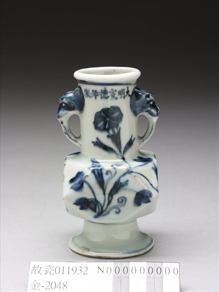 青花牽牛花紋折方瓶