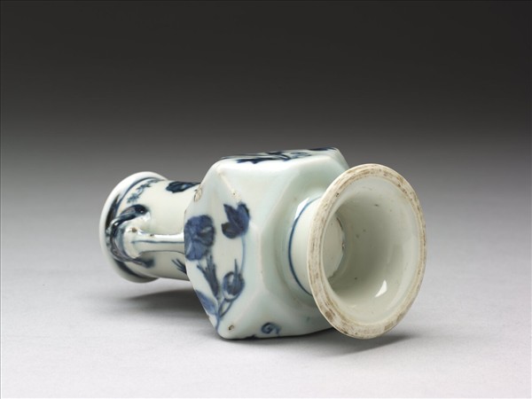 青花牽牛花紋折方瓶