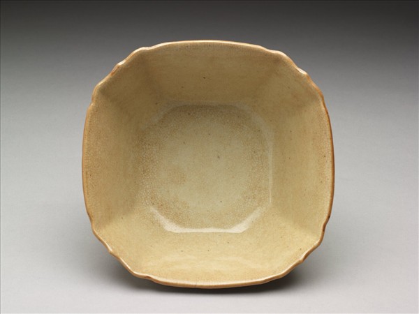 米黃釉八方碗