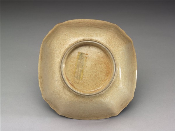 米黃釉八方碗