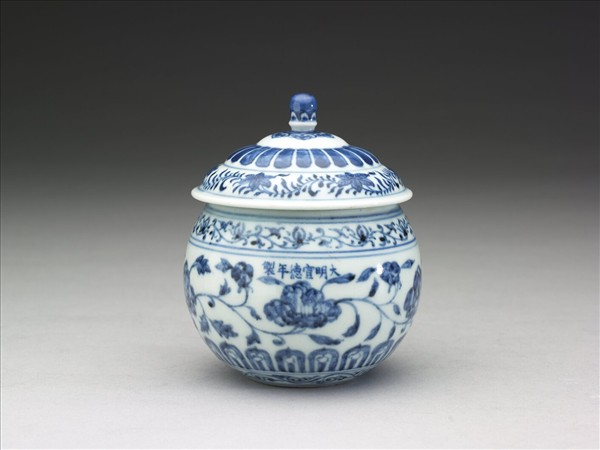 青花牡丹紋蓋罐