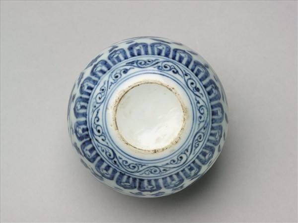 青花牡丹紋蓋罐