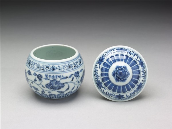 青花牡丹紋蓋罐