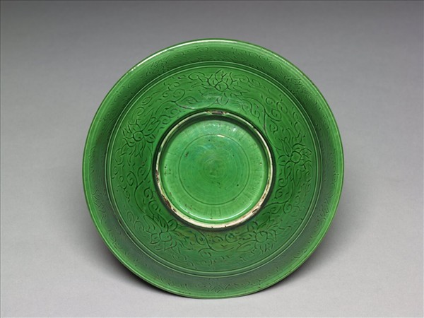 綠釉劃花番蓮紋碗