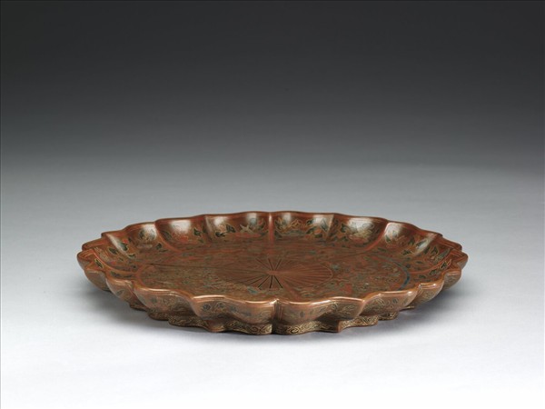 戧金彩漆葵式盤