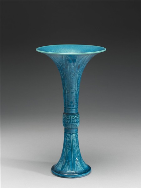 孔雀綠釉蕉葉夔紋觚