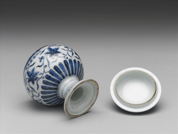 青花花卉紋蓋罐