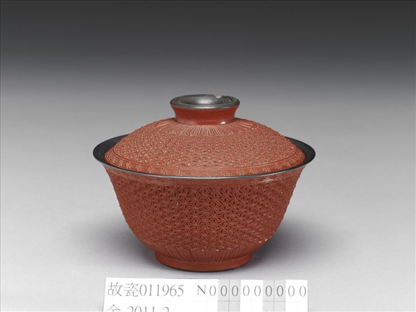 瓷胎仿剔紅蓋碗