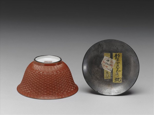 瓷胎仿剔紅蓋碗