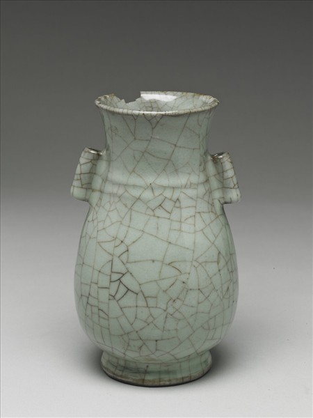 仿官釉青瓷貫耳瓶