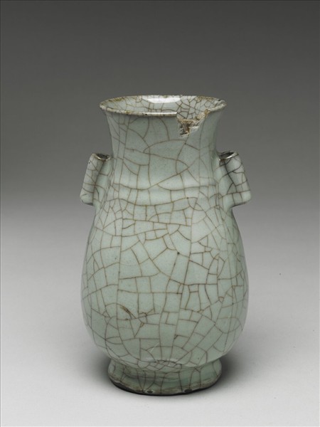 仿官釉青瓷貫耳瓶