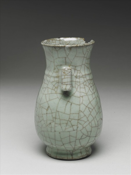 仿官釉青瓷貫耳瓶