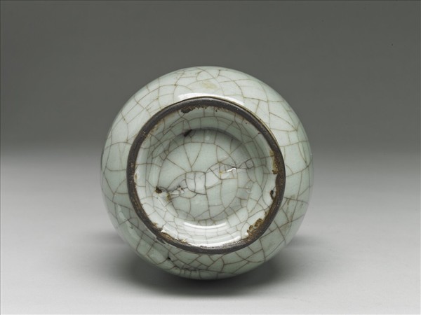 仿官釉青瓷貫耳瓶