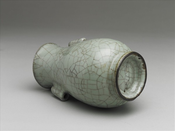 仿官釉青瓷貫耳瓶