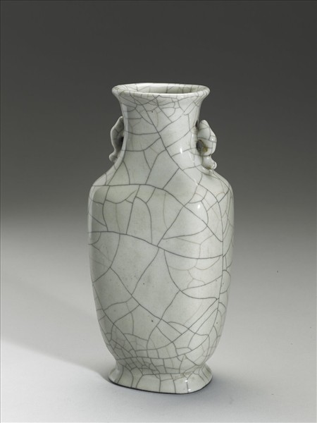 仿官釉魚耳扁瓶