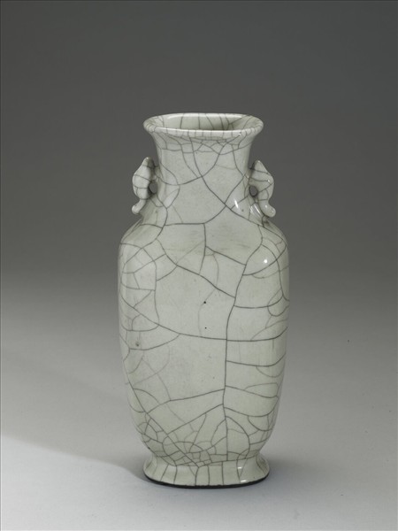 仿官釉魚耳扁瓶