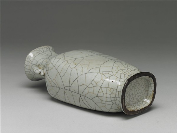 仿官釉魚耳扁瓶