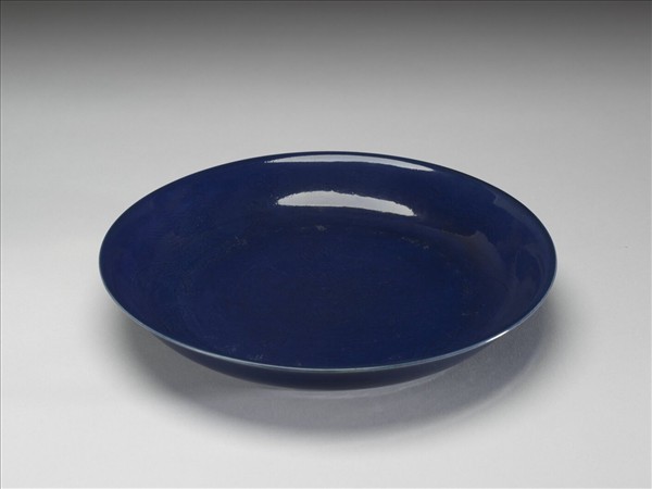 霽青釉暗花龍紋盤