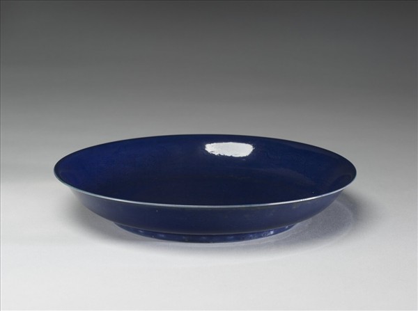 霽青釉暗花龍紋盤