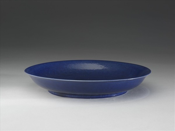 霽青釉暗花龍紋盤