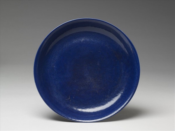 霽青釉暗花龍紋盤