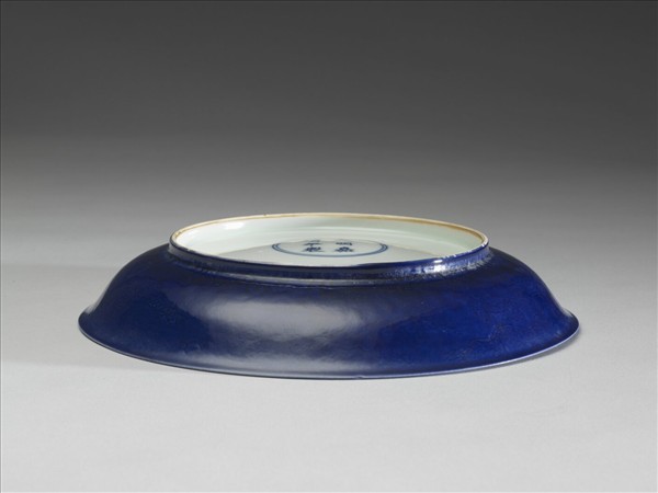 霽青釉暗花龍紋盤