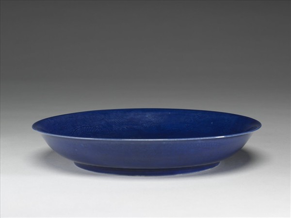 霽青釉暗花龍紋盤