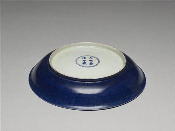 霽青釉暗花龍紋盤