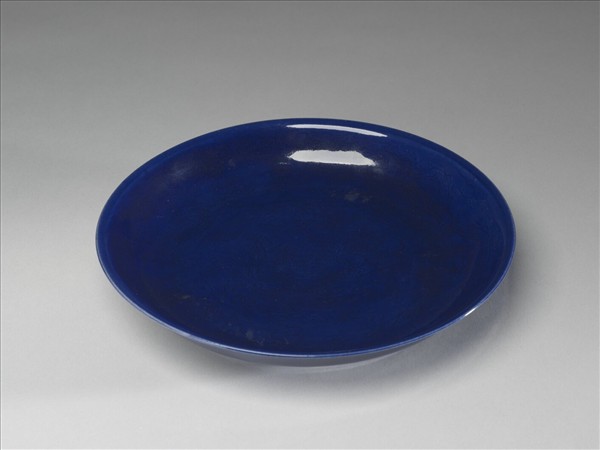 霽青釉暗花龍紋盤