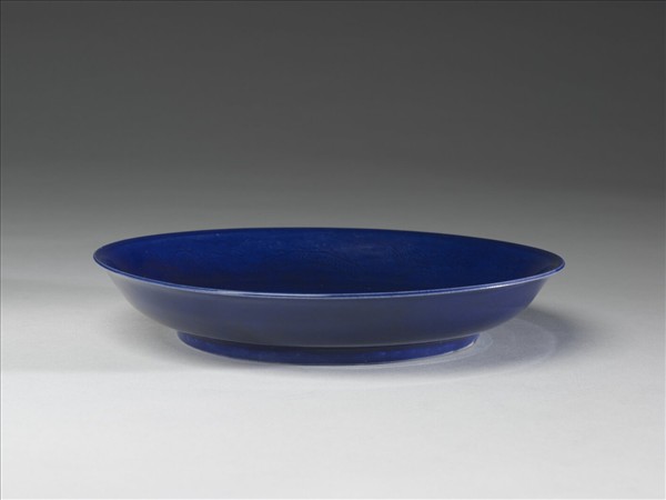 霽青釉暗花龍紋盤