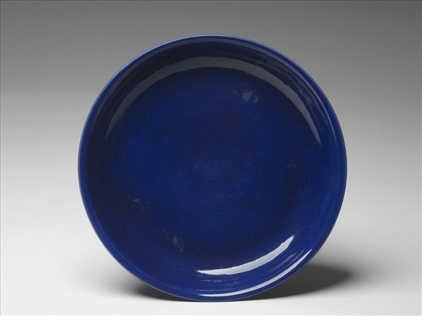 霽青釉暗花龍紋盤