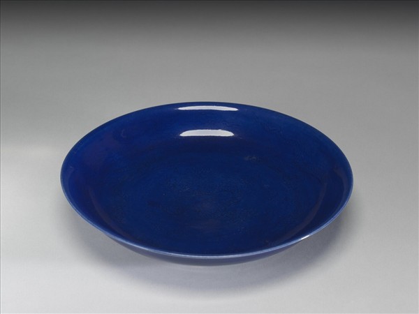 霽青釉暗花龍紋盤