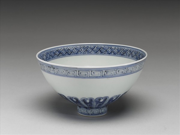 青花蓮瓣紋蓮子碗