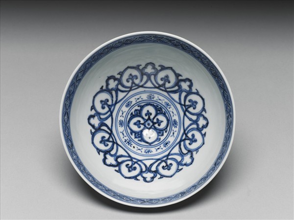 青花蓮瓣紋蓮子碗