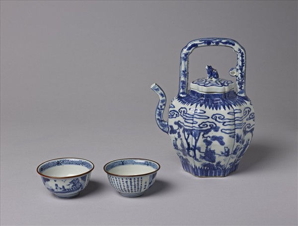 青花高士圖六稜提梁茶壺