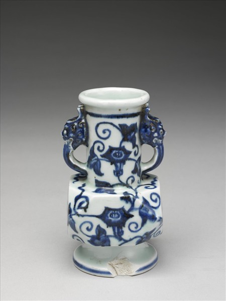 青花龍耳折方瓶