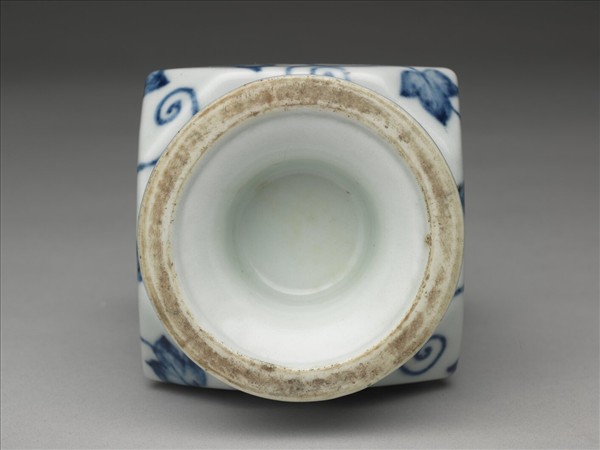 青花牽牛花紋折方瓶