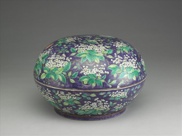 粉彩紫地花鳥紋盒