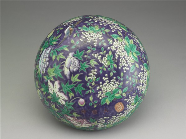 粉彩紫地花鳥紋盒