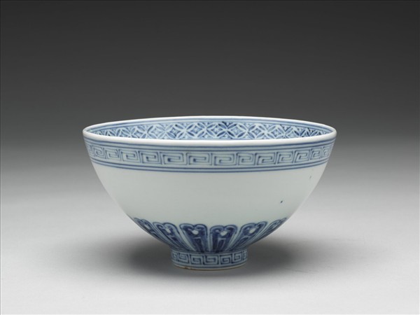 青花蓮瓣紋蓮子碗