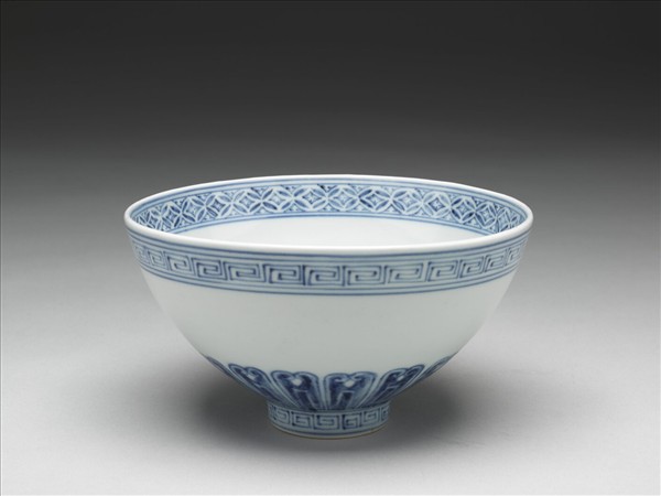 青花蓮瓣紋蓮子碗