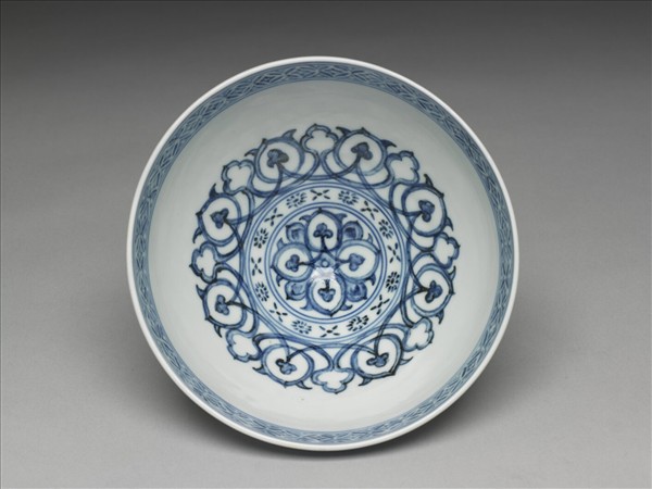 青花蓮瓣紋蓮子碗