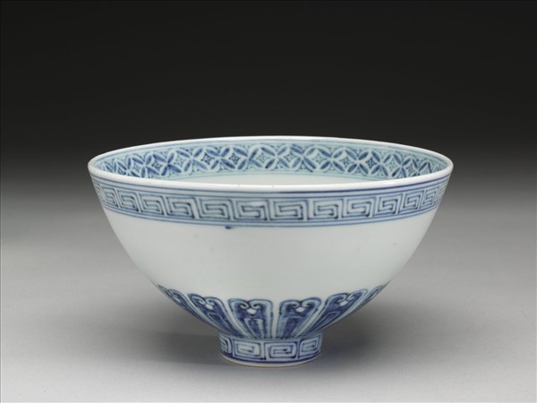 青花蓮瓣紋蓮子碗