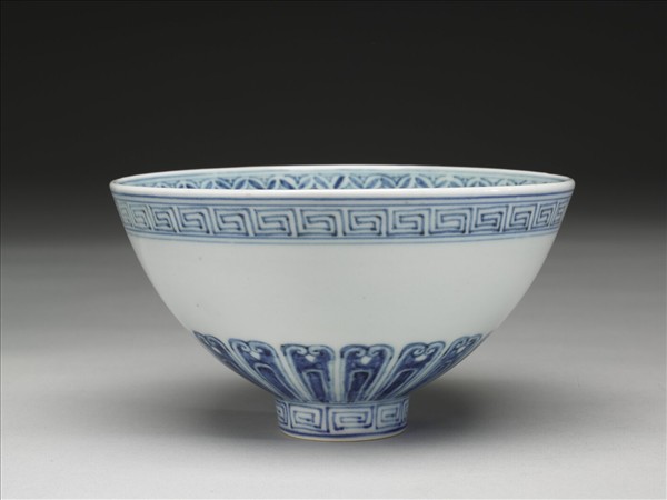 青花蓮瓣紋蓮子碗